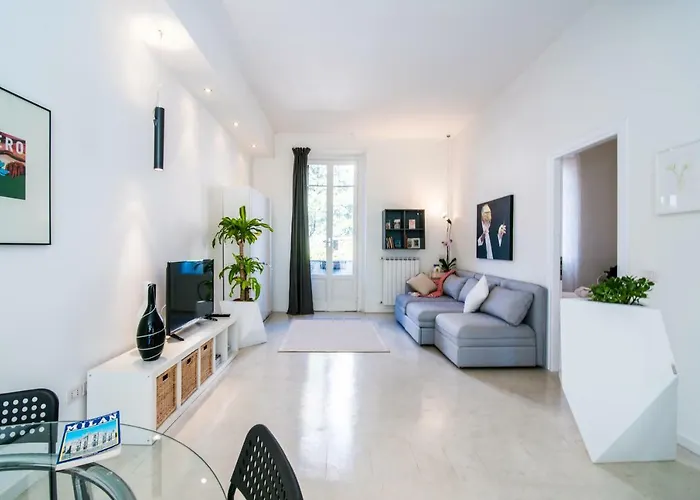 Lovely Cenisio Apartament *