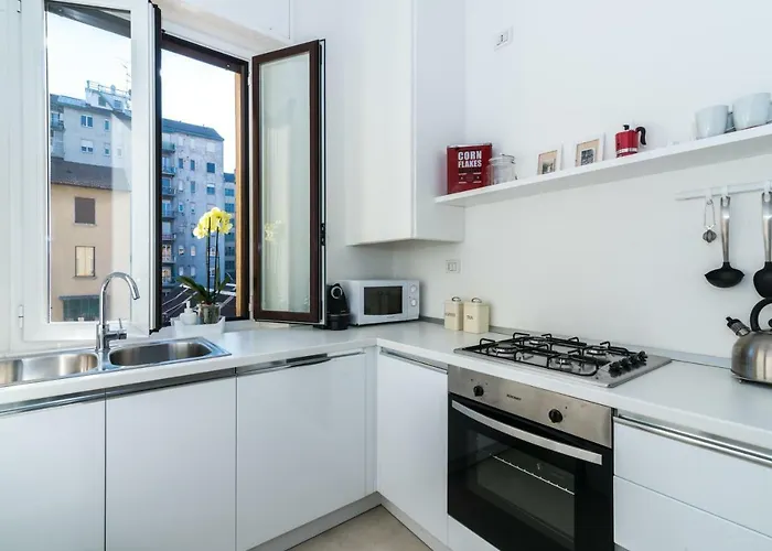 Lovely Cenisio Apartament